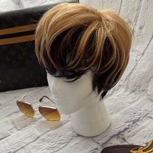 🔵”NWOT” Ombré Chic Natural Looking Wig